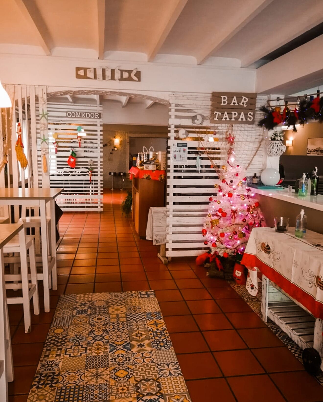 Decoración Navideña en Restaurante Voramar