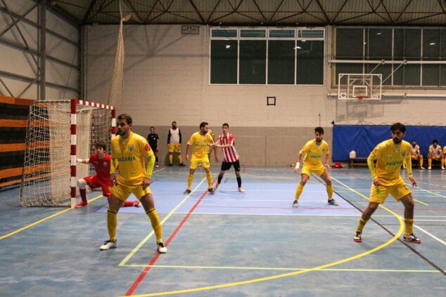 Imagen: El CFS Mar Dénia vence en su regreso al pabellón del polideportivo