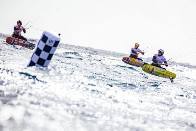 Los kitesurfistas de Marina El Portet de Dénia participan en la Campeonato de Europa de Kitefoil en Gran Canarias 1 Imagen: El Kitesurfista de Dénia durante la competición