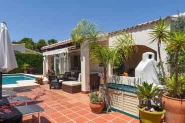 Exterior de una casa de alquiler vacacional para seis personas en Dénia – Aguila Rent a Villa