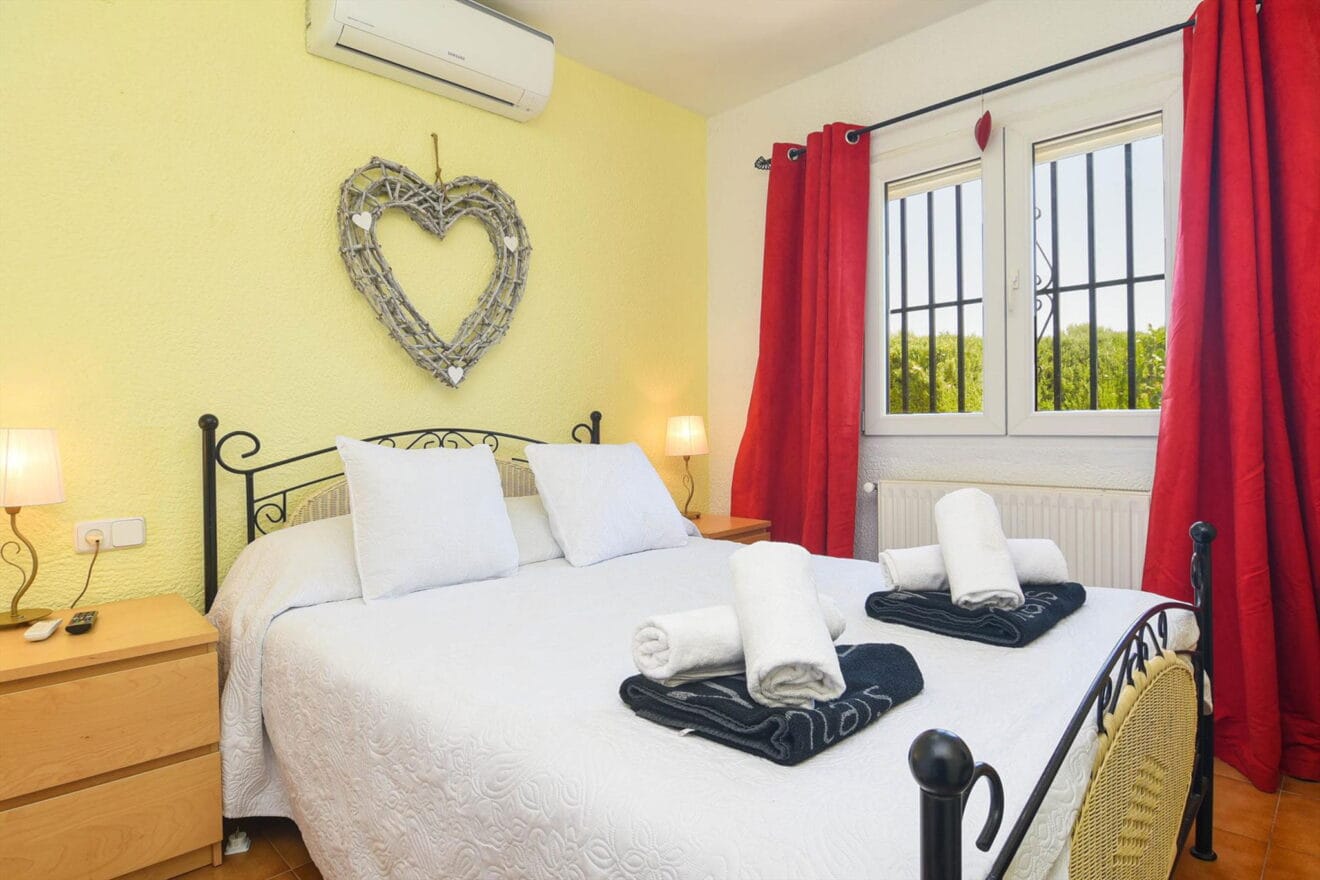 Habitación de una casa de alquiler vacacional para seis personas en Dénia - Aguila Rent a Villa