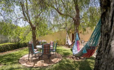 Jardín de un chalet en venta en Las Rotas – Euroholding