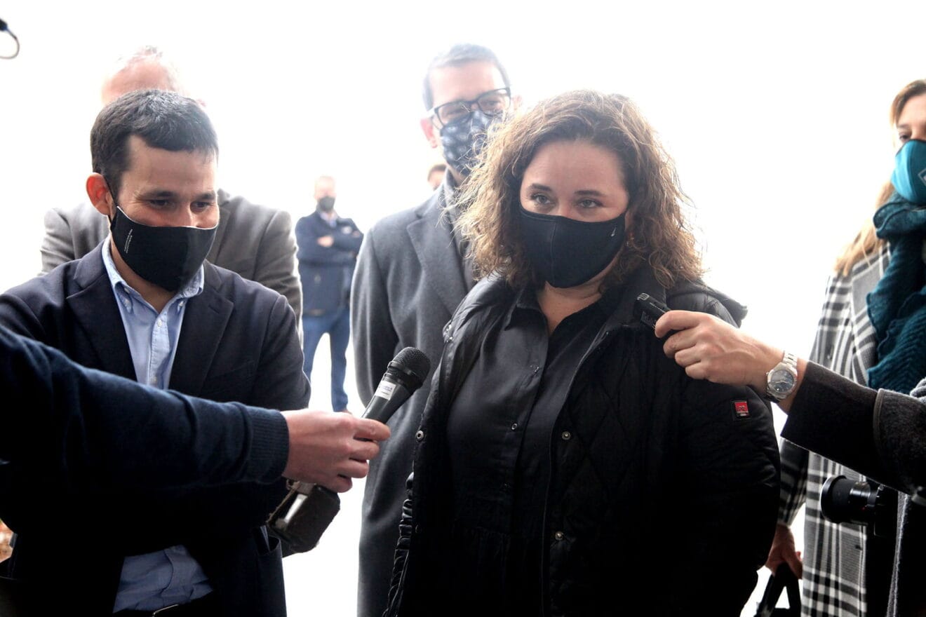 Maite Pérez, alcaldesa de La Xara, junto a Vicent Marzà