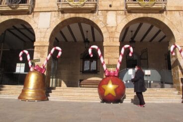 Monumentos falleros navideños en la Plaza de la Constitución