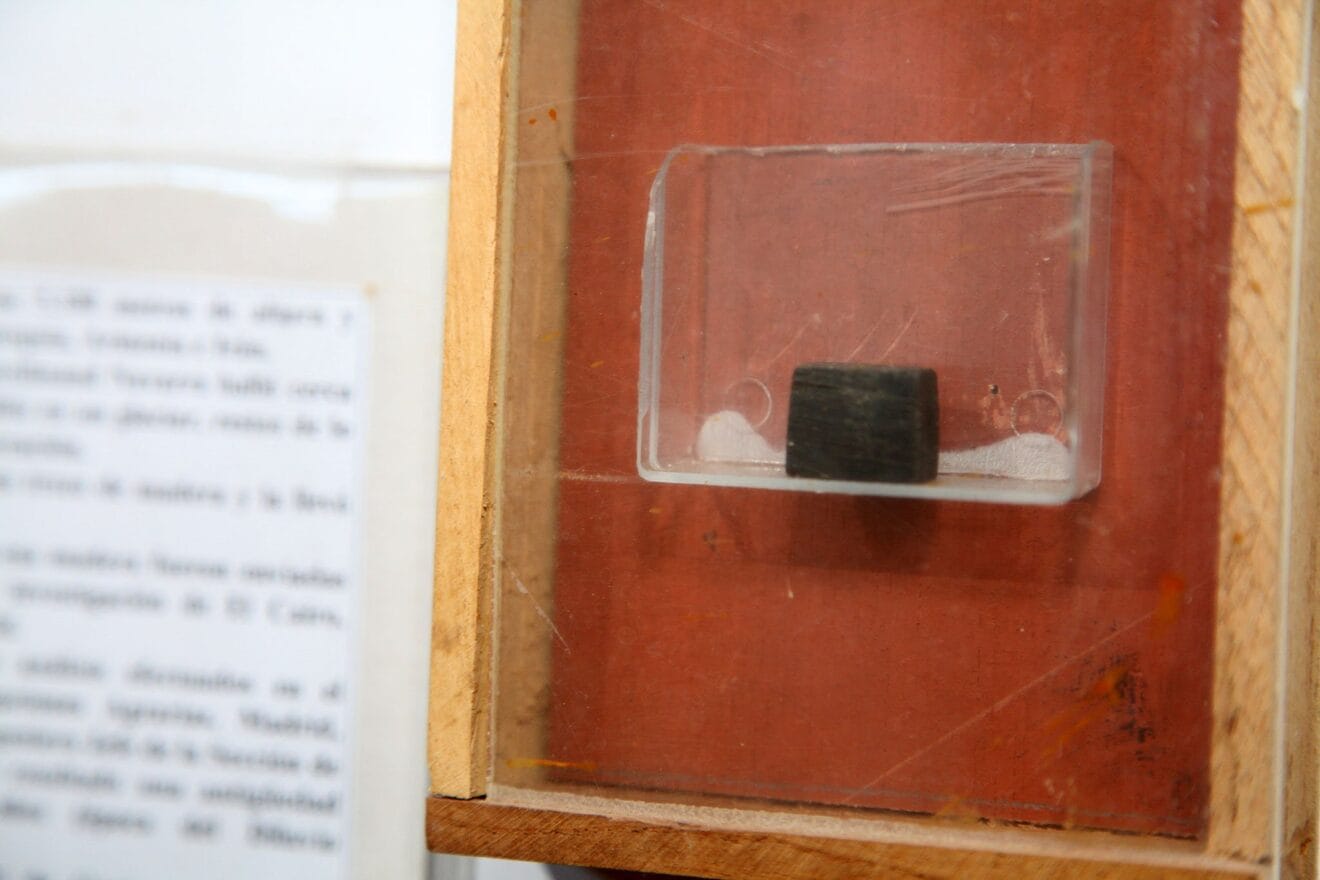 Muestra de madera encontrada en una embarcación en lo alto del Ararat