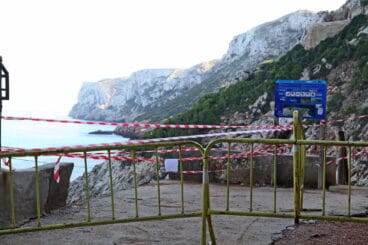 pasarela derrumbada en cala de aigua dolccca7