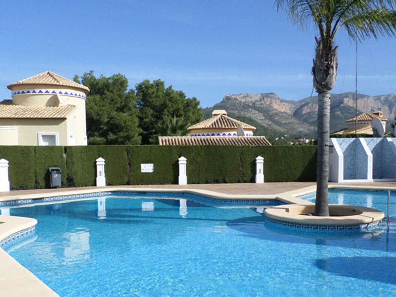 Piscina de un bungalow en venta en La Sella - Promociones Denia, S.L.