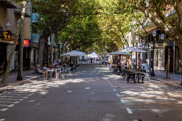 Dénia registra un nuevo brote de coronavirus con 5 afectados 1 Imagen: Terrazas en la calle Marqués de Campo
