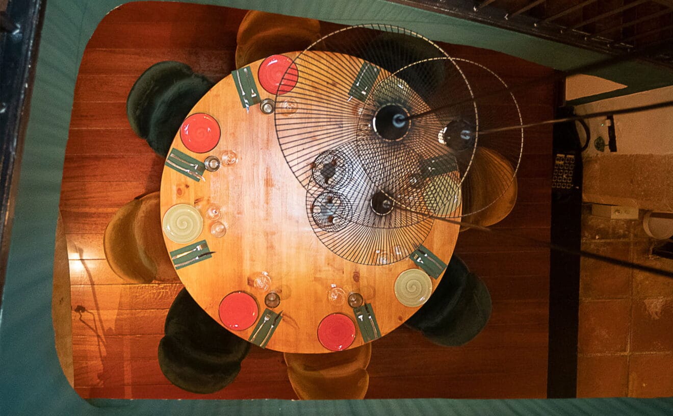 Vista cenital de una mesa en La Chula de Cavallers