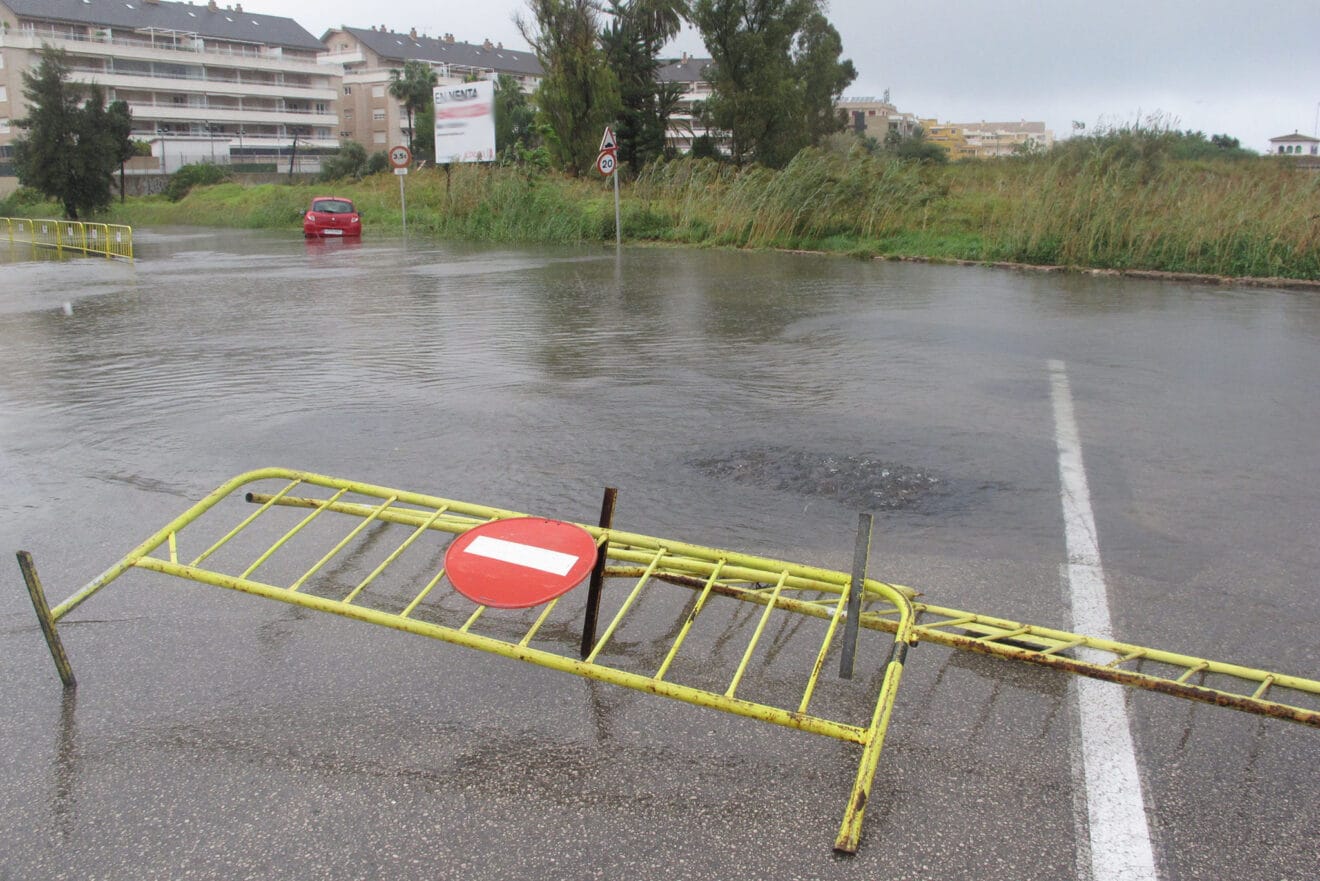 Calle cortada en Dénia por lluvias durante el 2020