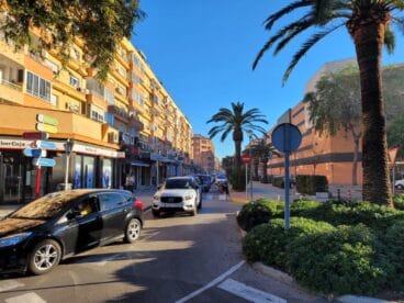 Caravana de vehículos para pedir ayudas a la hostelería