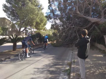 Carretera a Xàbia cortada por el viento