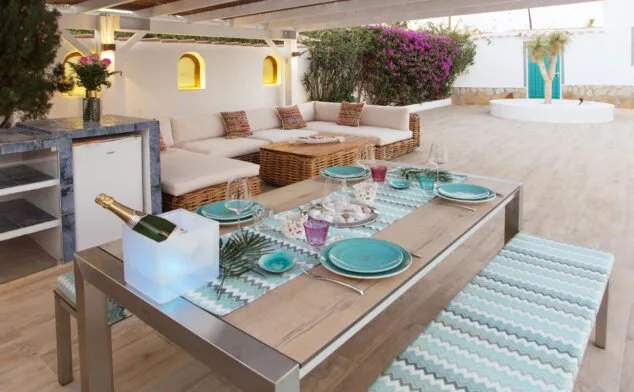 Lujosa casa de vacaciones en Dénia para cuatro personas con Quality Rent a Villa 3 comedor exterior casa lujo vacaciones cuatro personas denia quality rent a villa