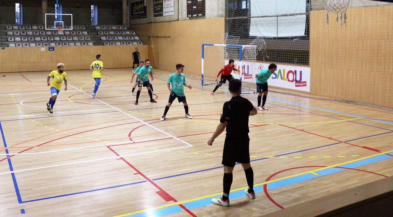 Defensa del CFS Mar Dénia frente al Salou