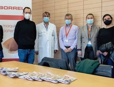 Donación de almendras de Borrell a Marina Salud