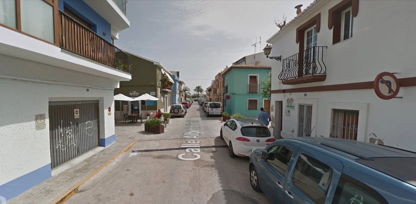 Estacionamiento en la calle Alberto Sentí del barrio de Baix la Mar