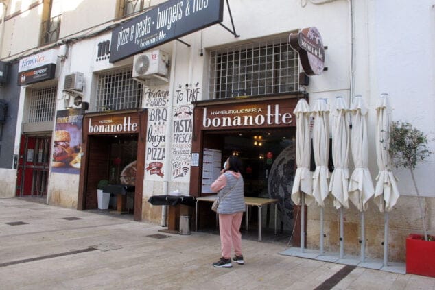 los bares se reinventan para servir para llevar