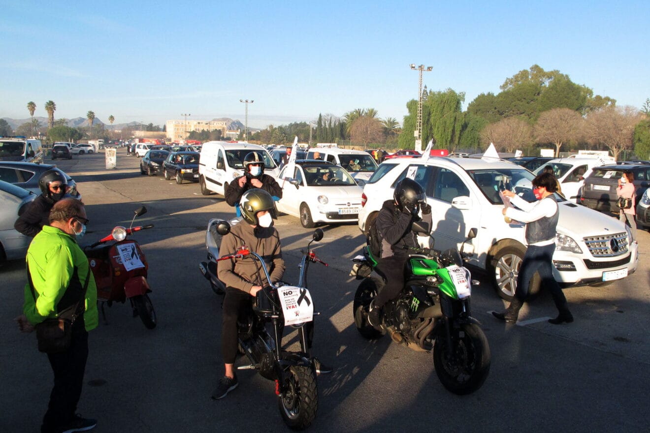 Manifestación de coches en Dénia de la hostelería 04