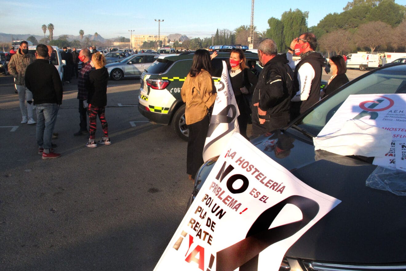 Manifestación de coches en Dénia de la hostelería 06