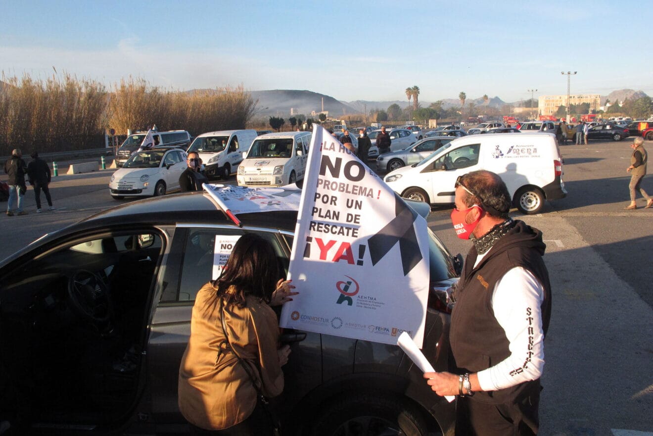 Manifestación de coches en Dénia de la hostelería 07