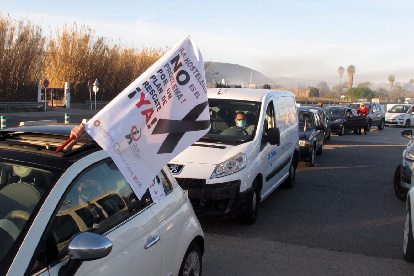 Manifestación de coches en Dénia de la hostelería
