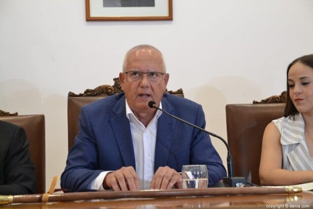 Imagen: Vicent Grimalt junto a Melani Ivars durante la constitución del Ayuntamiento en 2019