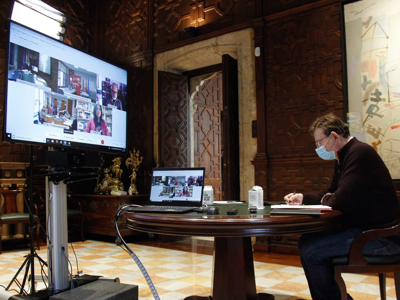Ximo Puig durante la reunión de infraestructuras sanitarias