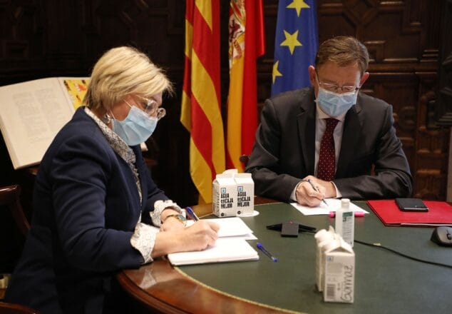 La Generalitat tantea instaurar nuevas medidas ante el incremento de casos de coronavirus 1 Imagen: Ximo Puig y Ana Barceló durante una reunión con los responsables sanitarios