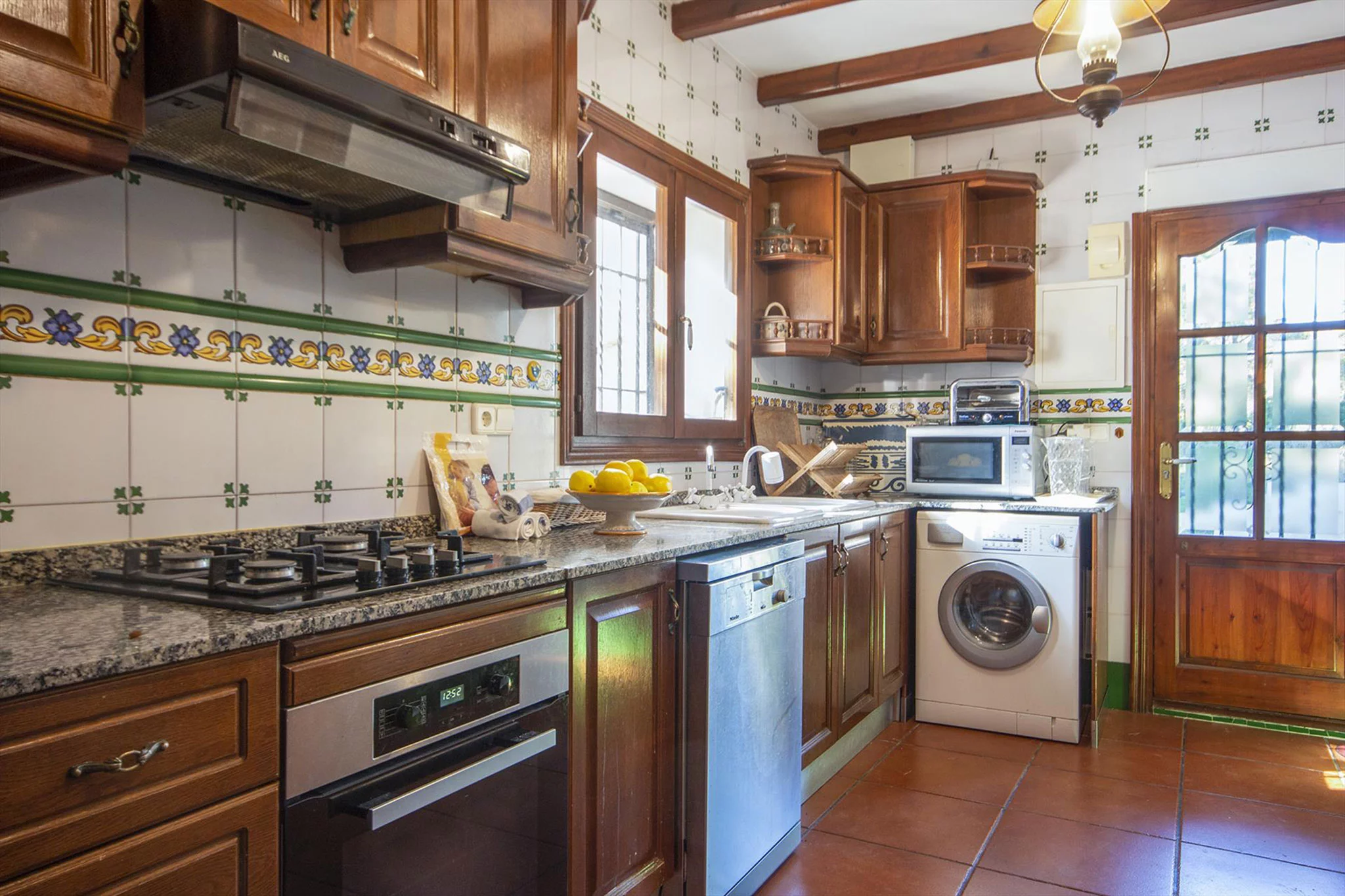 Cocina en una casa grande de vacaciones en Dénia – Aguila Rent a Villa