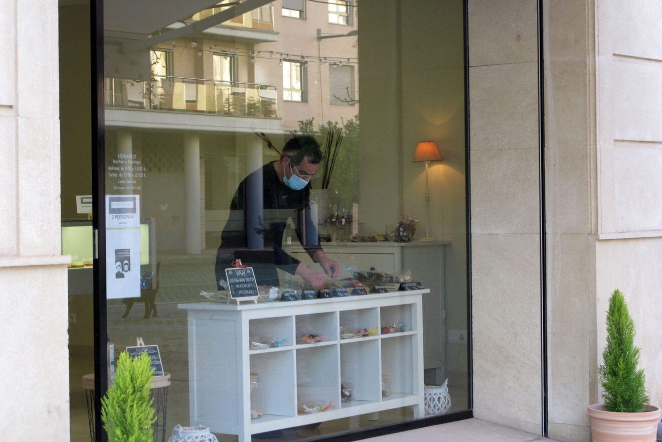 Escaparate de un local de Dénia