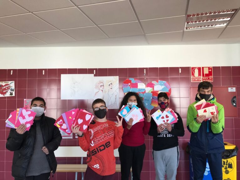 Estudiantes del IES Sorts de la Mar comparten tarjetas de afecto