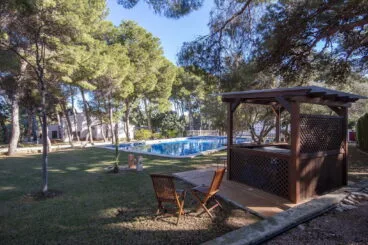Jardín de una casa grande de vacaciones en Dénia – Aguila Rent a Villa
