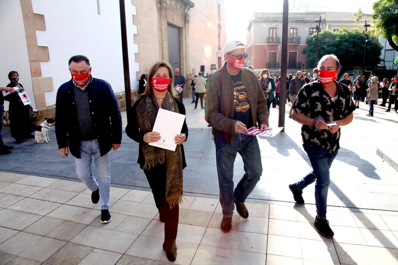 Manifestación de AEHTMA frente al ayuntamiento