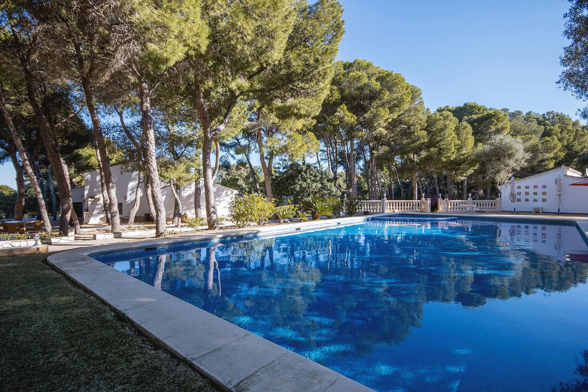 Piscina en una casa grande de vacaciones en Dénia – Aguila Rent a Villa