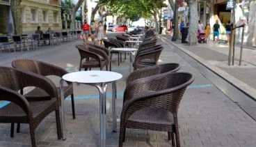 terraza vacia en marques de campo