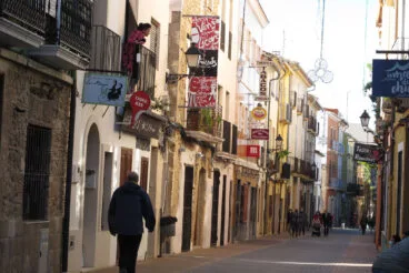 calle loreto con los restaurantes cerrados