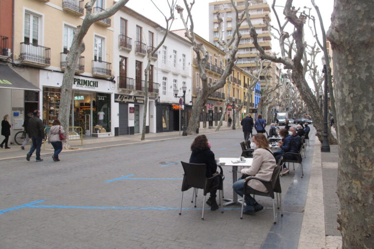 Customers on a terrace in Marqués de Campo during the new de-escalation