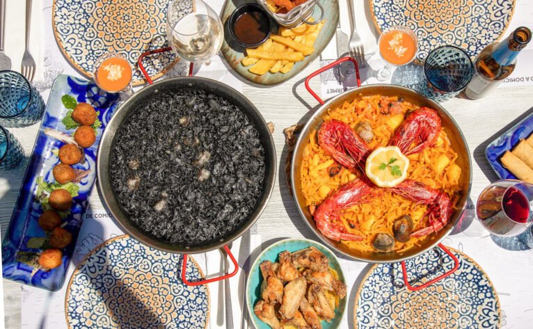 Riz noir et riz aux fruits de mer à Dénia - Arrozes