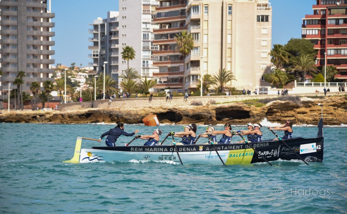 Equipo veterano femenino del Club de Rem Marina de Dénia