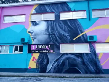 fachada del edificio de juventud