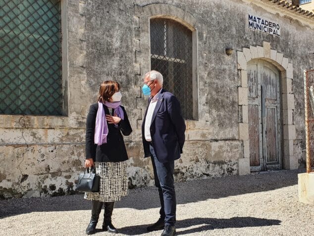 Grimalt presenta el proyecto del Museo de la Memoria a la consellera de Calidad Democrática 1 Imagen: La consellera de Calidad Democrática y el alcalde de Dénia han tratado cuestiones en materia de memoria democrática, participación y transparencia