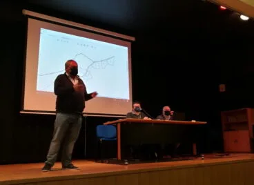 mario vidal durante la reunion con los vecinos