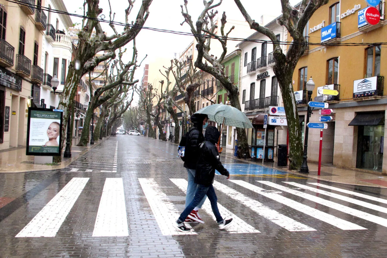 Marqués de Campo bajo la lluvia durante el puente de Sant Josep