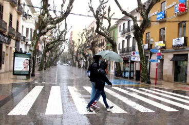 Marqués de Campo bajo la lluvia durante el puente de Sant Josep