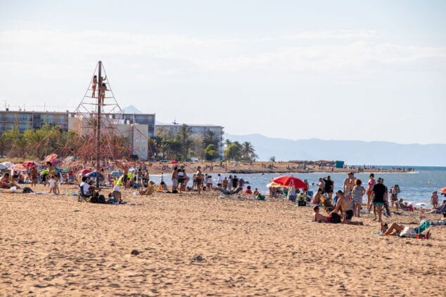 Dénia es el tercer destino favorito de España para los que añoran poder viajar 1 Imagen: Playa Punta del Raset durante el verano de 2020