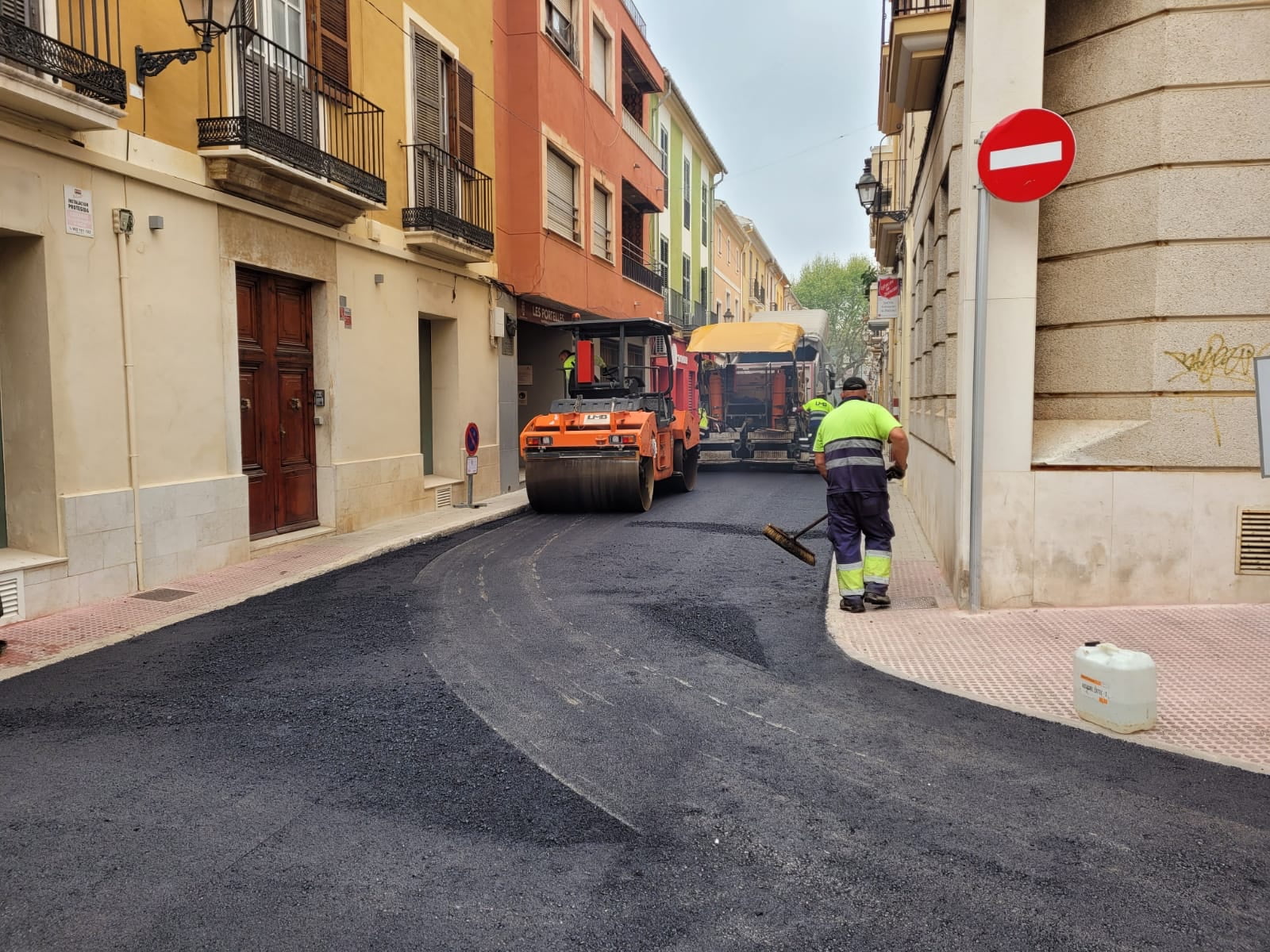 Trabajos de asfaltado en calle Pare Pere