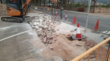 trabajos para adecuar los entradores a los aparcamientos de cami de sant joan