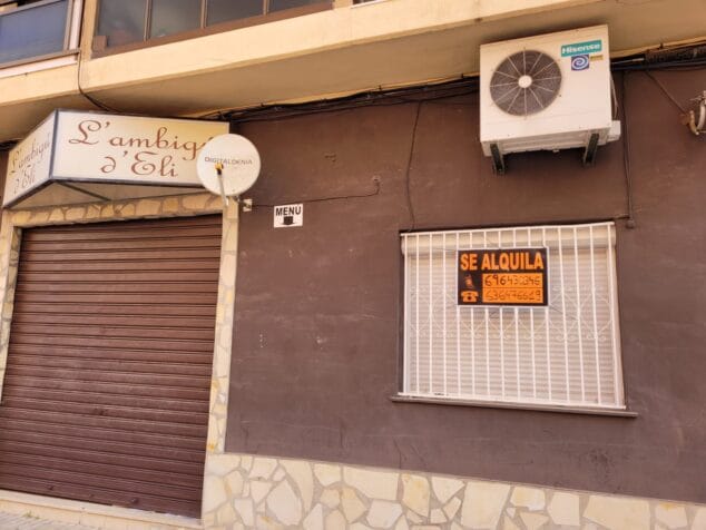 Los "sacrificados" en la batalla contra el coronavirus 1 Imagen: Bar cerrado en Dénia