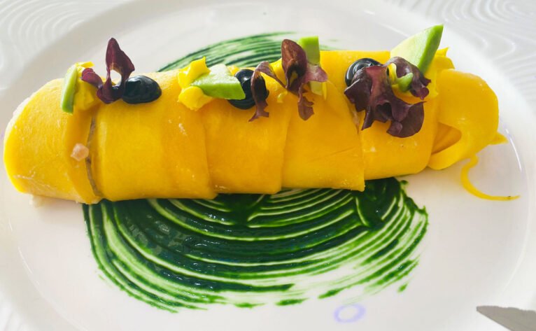 Canelón de mango relleno de marisco - Restaurante Balandros