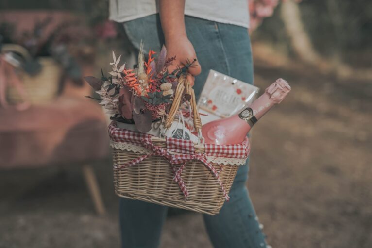 Cesta de pícnic, regalo para el Día de la Madre - Bodas y Flores